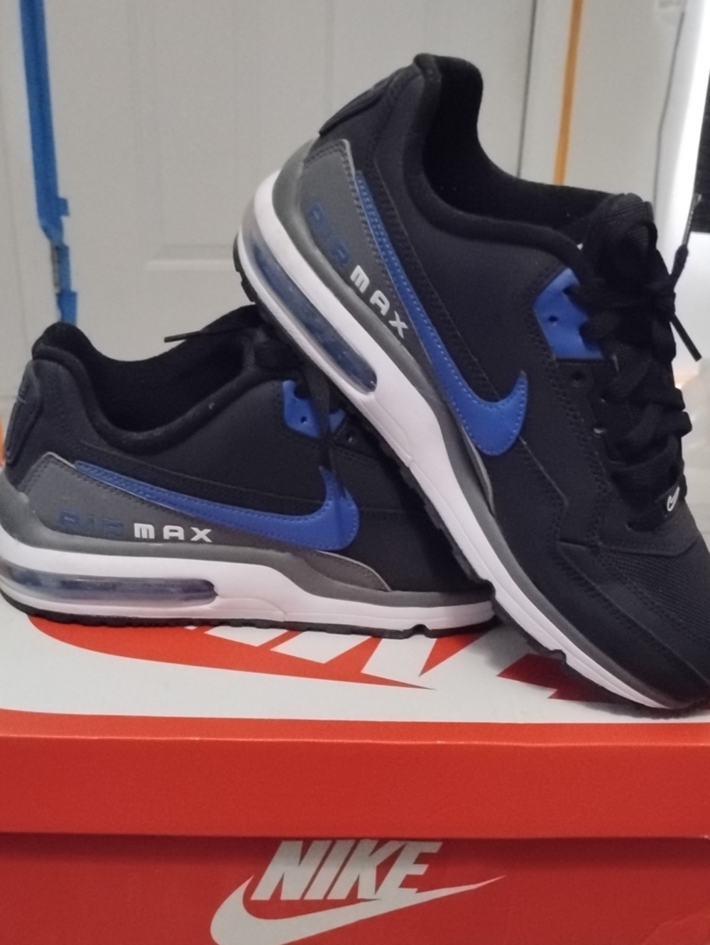 Nike Men's Black & Blue Air Max Sneakers